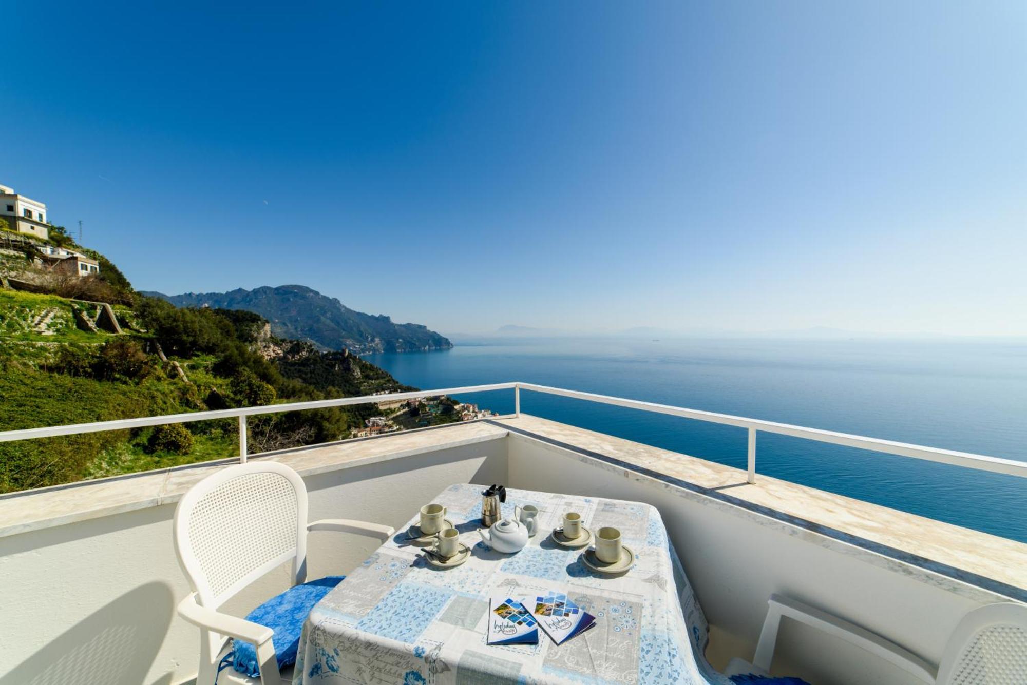 Casa Vacanze La Rosa Del Mare Amalfi Zewnętrze zdjęcie